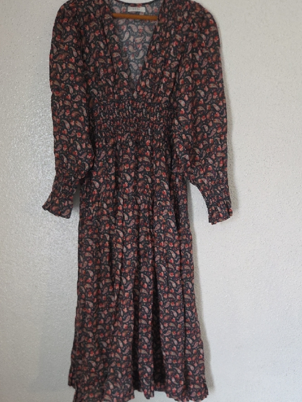 Doen Deep V Smocked Midi Dress in Brown and Pink Paisley - Picture 3 of 9